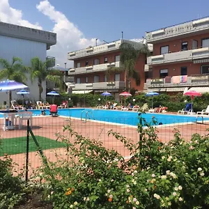  Apartment Taormina Mare Piscina Fondachello